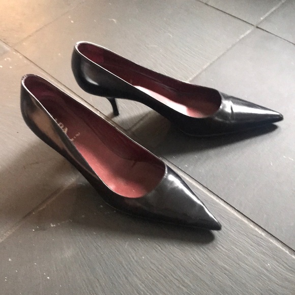 Classic PRADA pumps size 39,  3"heel for all-day comfort. BLACK.  Runs narrow. - Picture 2 of 8